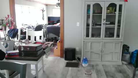 Snapshot of meganfitzy chatting on 03-03-25, 10:20 GlamTransGoddess online show from 03-03-25, 10:20