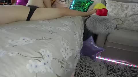 Nicki--------- Welcome to my Room online show from 09-10-25, 07:08