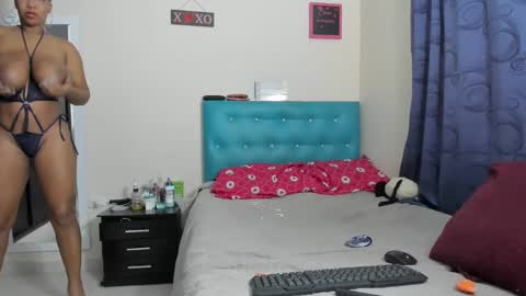 megan        online show from 03-12-25, 07:06