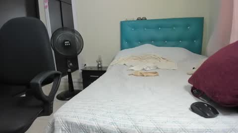 megan        online show from 09-19-25, 07:47