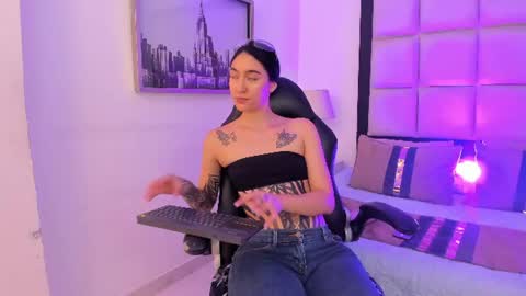 Snapshot of meganpresleyy chatting on 07-16-26, 12:38 Megan Presley online show from 07-16-26, 12:38
