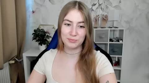 Snapshot of meganx_candy chatting on 04-17-26, 05:43 Megan online show from 04-17-26, 05:43
