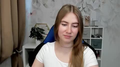 Snapshot of meganx_candy chatting on 05-08-26, 05:46 Megan online show from 05-08-26, 05:46