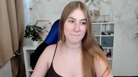 Snapshot of meganx_candy chatting on 06-09-26, 12:17 Megan online show from 06-09-26, 12:17