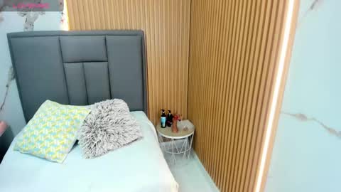 M E G A N  online show from 11-22-25, 03:16