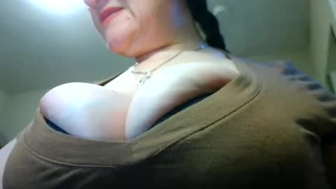 Snapshot of megatitsxx chatting on 05-27-26, 06:16 SHAROLD online show from 05-27-26, 06:16