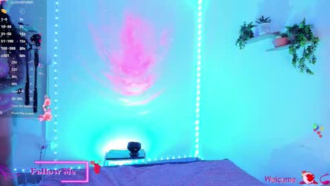 Snapshot of meggan_millerr chatting on 11-21-25, 09:13 online show from 11-21-25, 09:13