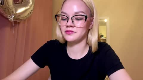 Mia online show from 04-17-26, 03:15