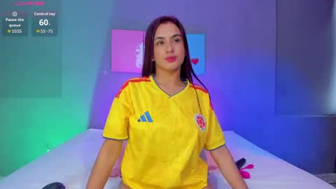 Snapshot of meghanmaslow chatting on 06-23-26, 07:01 Julieta online show from 06-23-26, 07:01