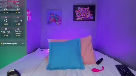 Snapshot of meghanmaslow chatting on 07-15-26, 05:29 Julieta online show from 07-15-26, 05:29