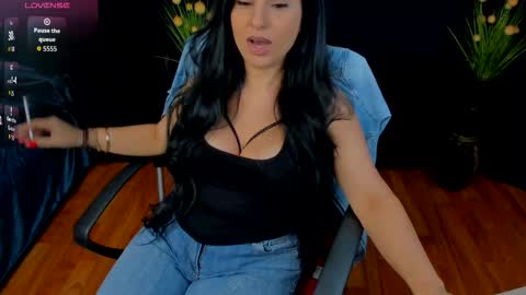 Miss Meghan or MM    online show from 12-14-25, 06:34