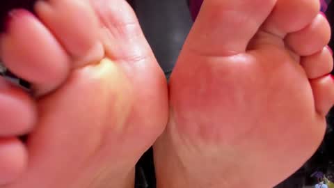 Snapshot of megoddessara chatting on 02-05-25, 12:10 Goddess Sara online show from 02-05-25, 12:10