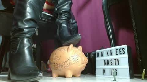 Snapshot of megoddessara chatting on 05-16-26, 07:34 Goddess Sara online show from 05-16-26, 07:34