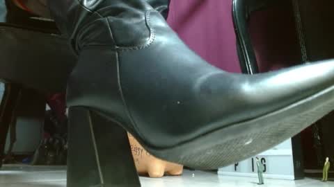 Snapshot of megoddessara chatting on 05-16-26, 07:56 Goddess Sara online show from 05-16-26, 07:56