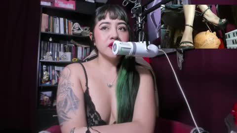 Snapshot of megoddessara chatting on 05-22-26, 11:32 Goddess Sara online show from 05-22-26, 11:32