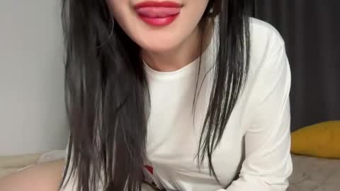 Snapshot of mei_fei_wan chatting on 05-23-26, 09:30 Mei online show from 05-23-26, 09:30