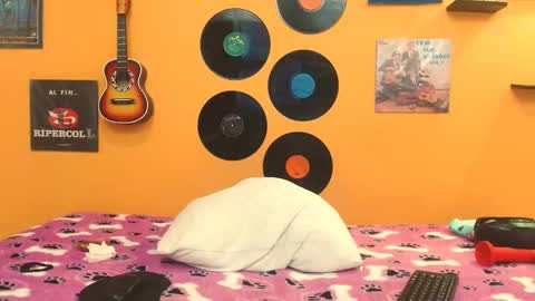 MEIS online show from 09-13-25, 03:17