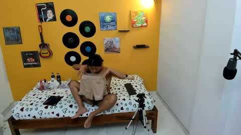 Snapshot of meisevil77 chatting on 06-08-26, 02:34 MEIS online show from 06-08-26, 02:34