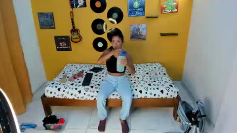 Snapshot of meisevil77 chatting on 06-23-26, 01:58 MEIS online show from 06-23-26, 01:58