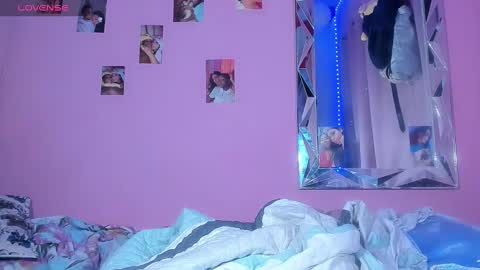 Snapshot of mejialuisa0142 chatting on 02-23-25, 05:45 Luisa online show from 02-23-25, 05:45