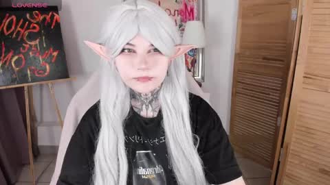 Snapshot of mekurisu chatting on 05-19-26, 01:11 mekurisu online show from 05-19-26, 01:11