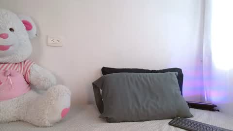 Snapshot of melani_bear chatting on 06-10-26, 04:06 MELANI online show from 06-10-26, 04:06