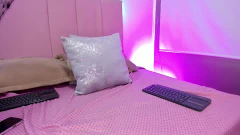 Snapshot of melani_xc chatting on 11-01-25, 04:31 MELANI - online show from 11-01-25, 04:31