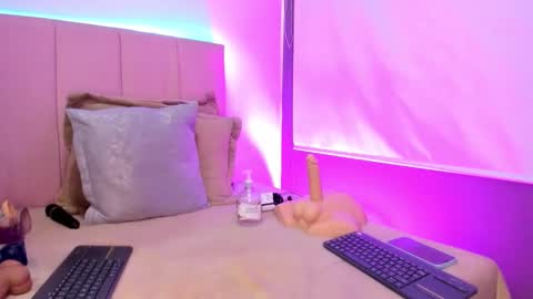 Snapshot of melani_xc chatting on 02-11-26, 02:33 MELANI - online show from 02-11-26, 02:33