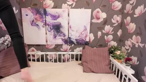 Snapshot of melanie_grant chatting on 02-28-25, 01:14 Melanie online show from 02-28-25, 01:14