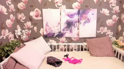 Snapshot of melanie_grant chatting on 10-12-25, 10:03 Melanie online show from 10-12-25, 10:03