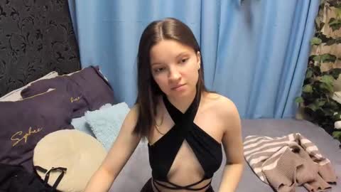 Snapshot of melanie_grant chatting on 11-18-25, 08:52 Melanie online show from 11-18-25, 08:52