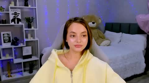 Snapshot of melaniealves chatting on 04-13-26, 08:36 MelanieAlves online show from 04-13-26, 08:36