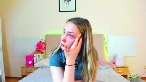 Snapshot of melaniecutys chatting on 06-04-26, 05:46 Melania online show from 06-04-26, 05:46
