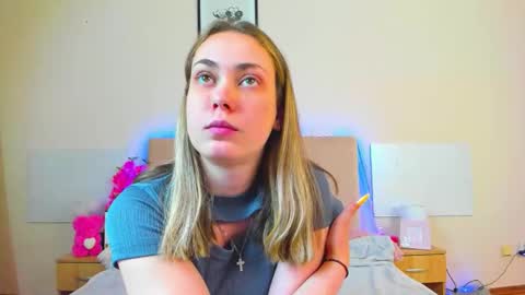 Snapshot of melaniecutys chatting on 06-05-26, 07:03 Melania online show from 06-05-26, 07:03