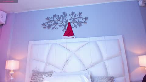 Snapshot of melanieklaus chatting on 12-27-24, 12:01 Melanie online show from 12-27-24, 12:01