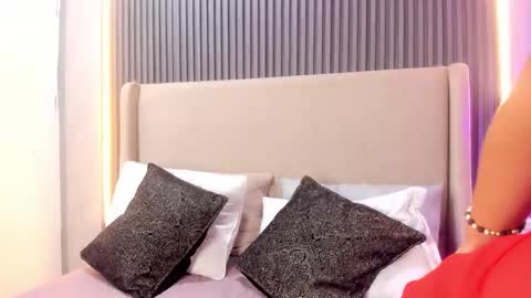 MelanieRoah online show from 11-03-25, 01:01