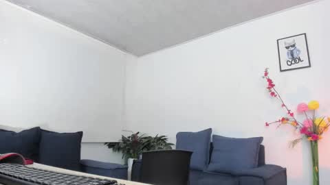 Snapshot of melaniie_roussel chatting on 10-22-25, 12:44 melaniie_roussel online show from 10-22-25, 12:44