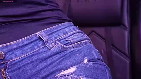 Snapshot of melanny_luv chatting on 04-21-26, 09:17 MelanyLuv online show from 04-21-26, 09:17