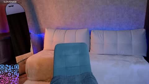 Melee Eva - Thumbs Up please  online show from 04-10-26, 07:57