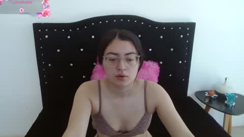 Snapshot of meli_taylorx chatting on 12-04-24, 02:26 Azul online show from 12-04-24, 02:26