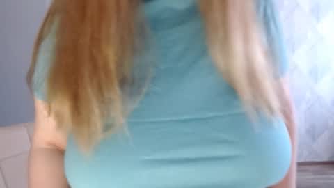 Melina online show from 10-15-25, 07:19