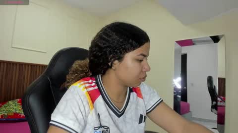 M E L I N A  online show from 12-22-25, 07:33