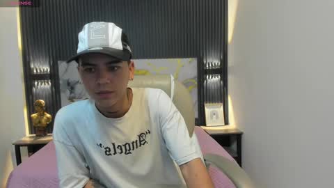 Snapshot of meliodas18_ chatting on 11-05-25, 03:39 Meliodas online show from 11-05-25, 03:39