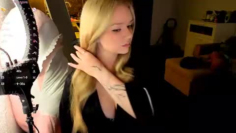 Mel or Lissa 3 Welcome here online show from 07-24-26, 06:50