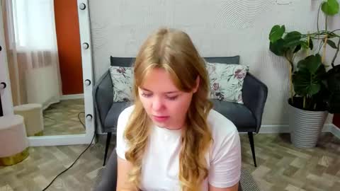 Sophia online show from 09-26-25, 04:27