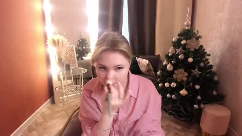 Sophia online show from 12-17-25, 05:24