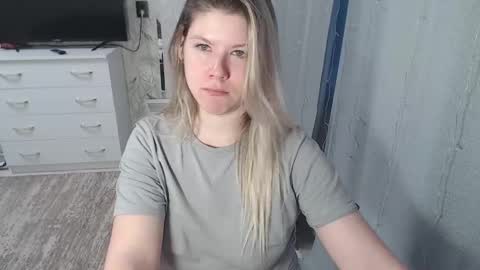 Melissa  Ray online show from 02-04-25, 02:39