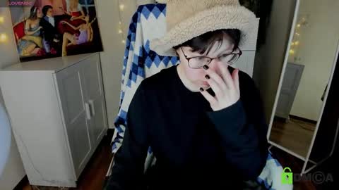 Melissa online show from 10-19-25, 03:12