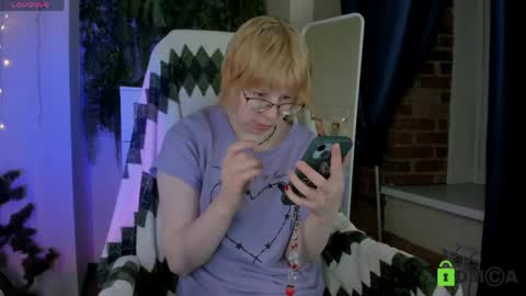 Snapshot of melissa_wells chatting on 04-19-26, 10:01 Melissa online show from 04-19-26, 10:01