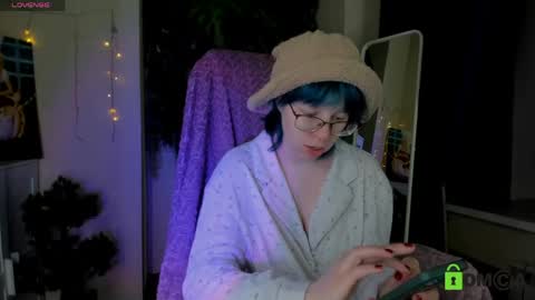 Snapshot of melissa_wells chatting on 05-06-26, 10:04 Melissa online show from 05-06-26, 10:04